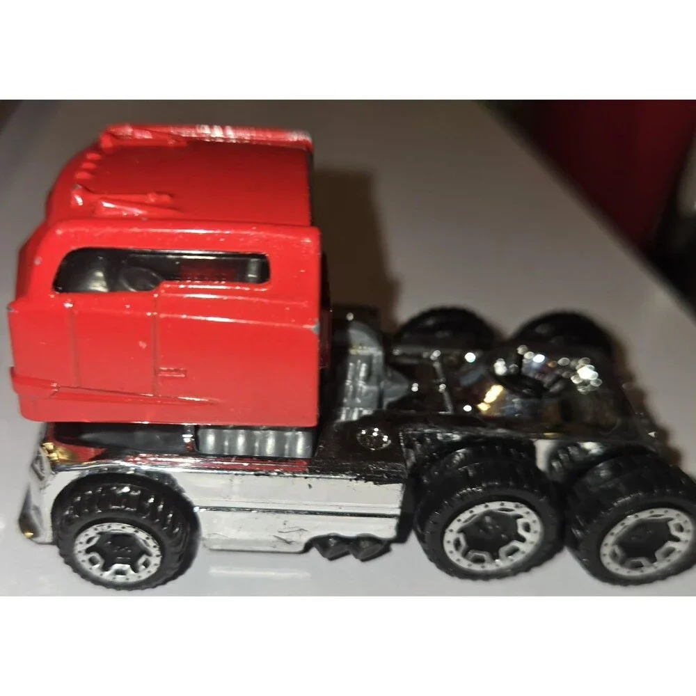 2013 Mattel HOT WHEELS Semi Mac Truck Rig Dog Cab Red